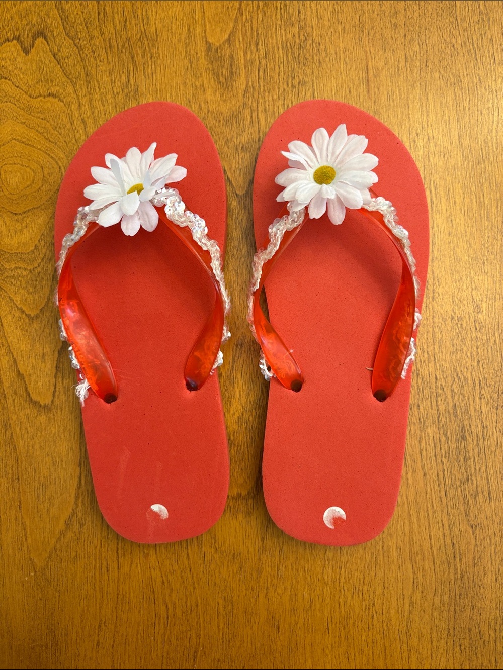 Red Daisy Accent Women's Flip Flop Sandals
